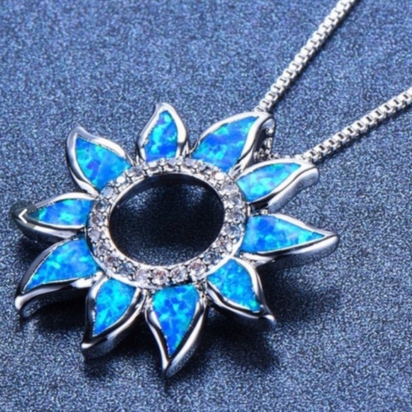 Cute necklace - Picture 3 of 3